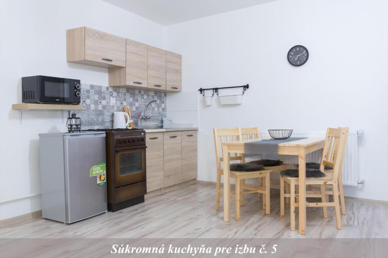 Ubytovanie Adina Poltar Ngoại thất bức ảnh
