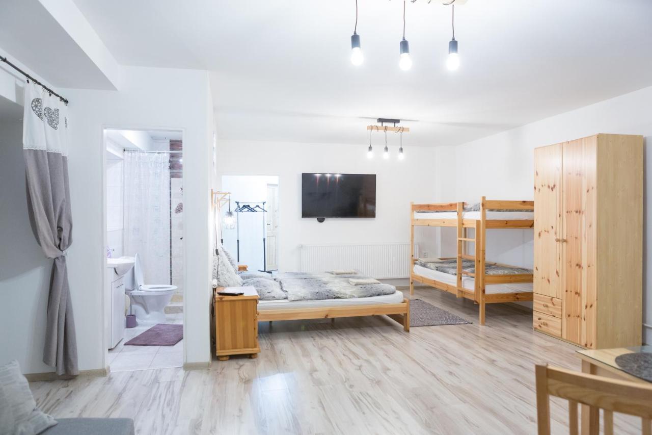 Ubytovanie Adina Poltar Ngoại thất bức ảnh