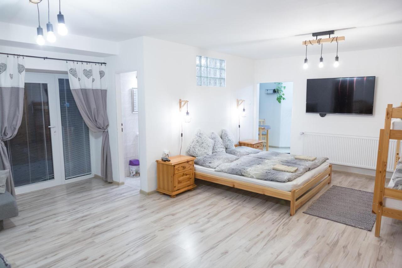 Ubytovanie Adina Poltar Ngoại thất bức ảnh