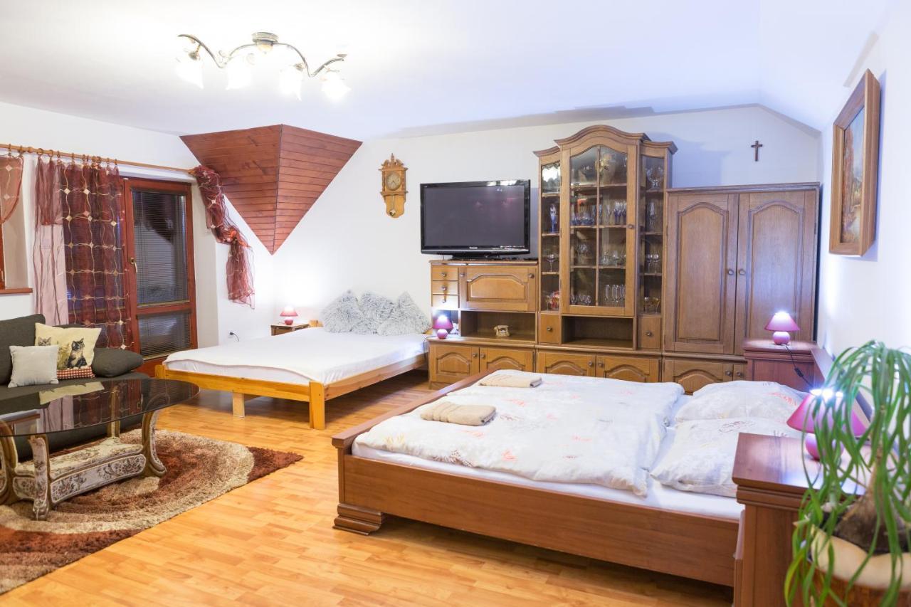 Ubytovanie Adina Poltar Ngoại thất bức ảnh
