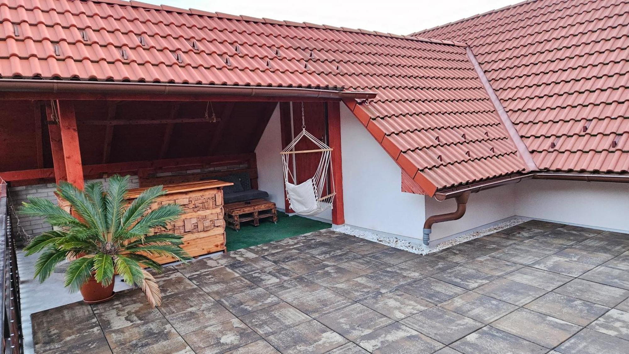 Ubytovanie Adina Poltar Ngoại thất bức ảnh